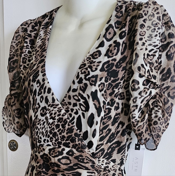 SMALL LEOPARD DRESS 👗 - Picture 4 of 14